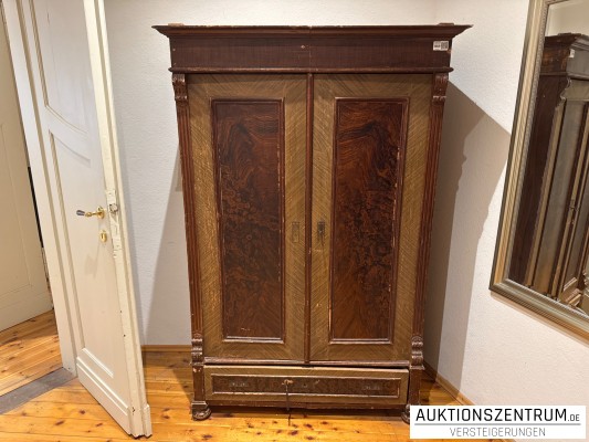 Antiker Kleiderschrank 122x184x65 cm