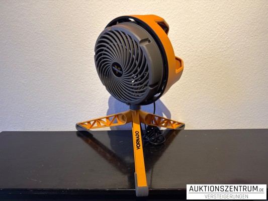Vornado EXO5 Zirkulator / Ventilator auf Dreibein-Stativ