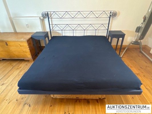 Metallbett / Doppelbett 170x200 cm + 2 Nachttische