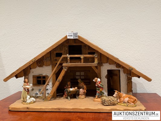 Große Weihnatskrippe / Krippenstall mit Figuren, 75x35x36 cm