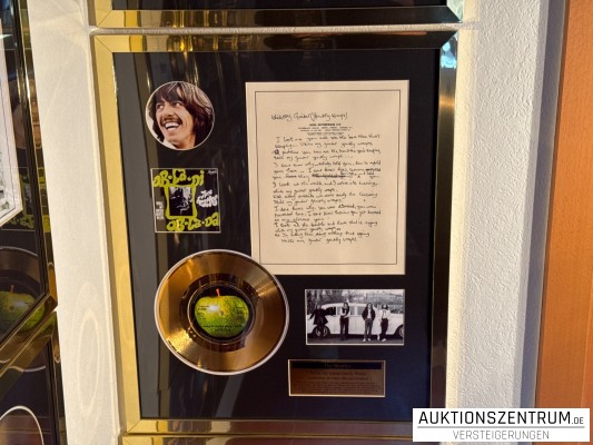 The Beatles Gold Award Display + Songtext: While My Guitar Gently Weeps, Apple Vinyl
