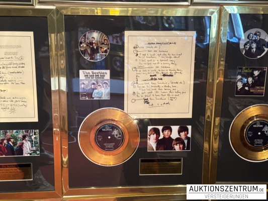 The Beatles Gold Award Display + Songtext: Good Day Sunshine, Parlophone Vinyl