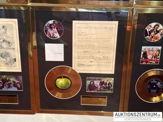 The Beatles Gold Award Display + Songtext: Martha My Dear, Apple Vinyl