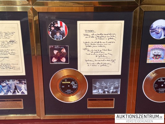The Beatles Gold Award Display + Songtext: Yesterday, Parlophone Vinyl