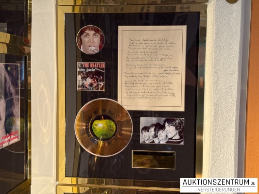 The Beatles Gold Award Display + Songtext: Hey Jude, Apple Vinyl
