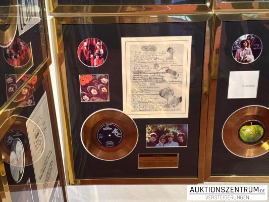 The Beatles Gold Award Display + Songtext: The Word, Parlophone Vinyl