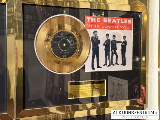 The Beatles Gold Award Display Nr. 1 Hits: She Loves You / I'll Get You, Parlophone Vinyl