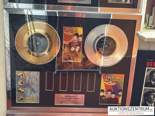 The Beatles Gold & Platin Disc/Vinyl Award Display, Film Cell - Yellow Submarine / All You Need Is Love