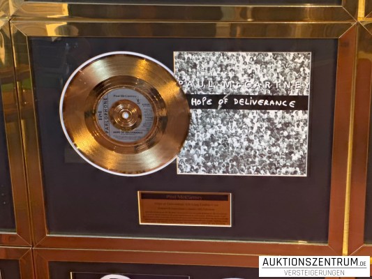 Paul McCartney Gold Award Display Single: Hope of Deliverance, b/w Long Leather Coat, Parlophone Vinyl