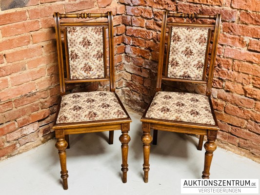 2 antike Holzstühle um 1900, gepolstert