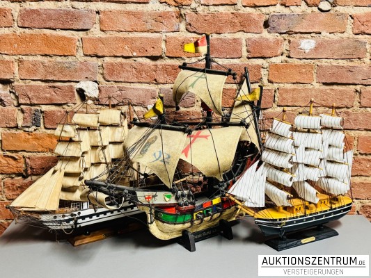 3x Segelschiffe, maritime Schiffsmodelle: Santa Maria, Simon Bolivar & Confection
