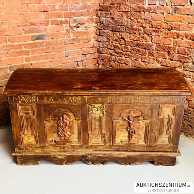 Antike Truhe 1750, 18. Jahrhundert, Barock, sakrale Schnitzereien