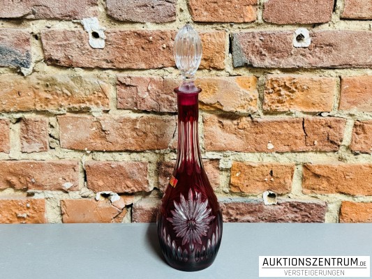 Bleikristall Karaffe rot geschliffen mit Dekanterstopfen Höhe 39cm