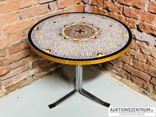 Mosaiktisch runde Tischplatte auf verchromtem Dreifuß 70*59 cm